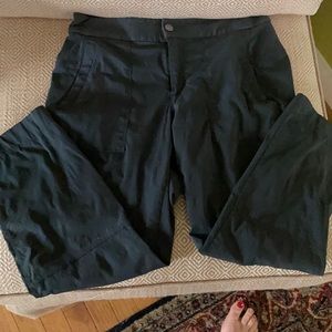 Athleta Trekkie Capri pants